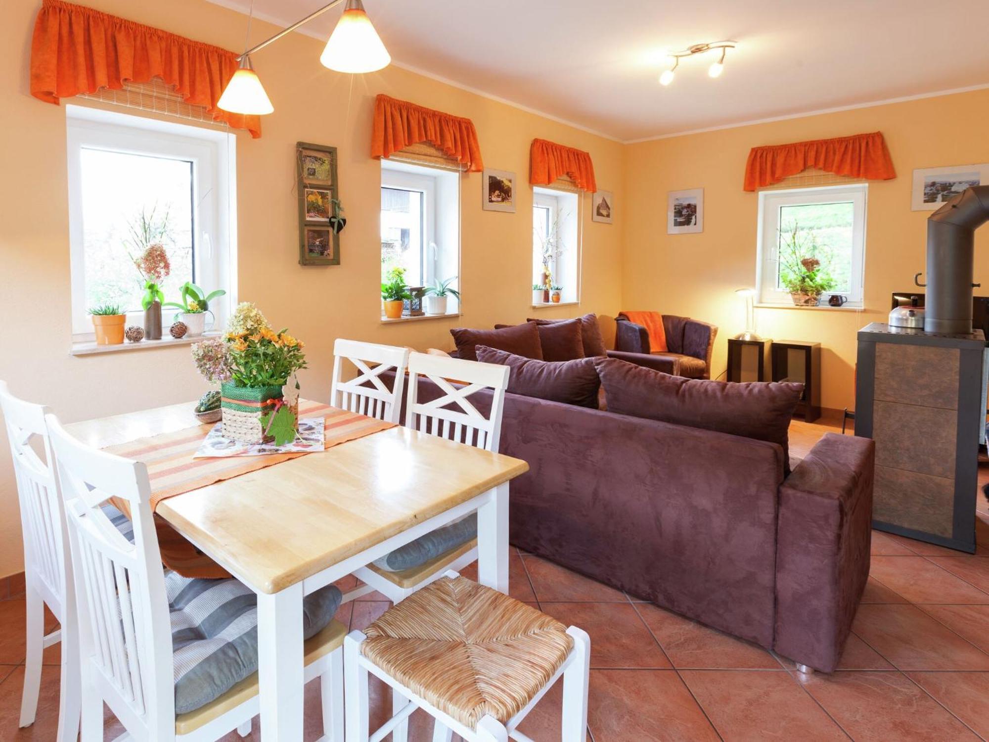 Charming Holiday Home In Hohnstein Ot Lohsdorf Exteriör bild