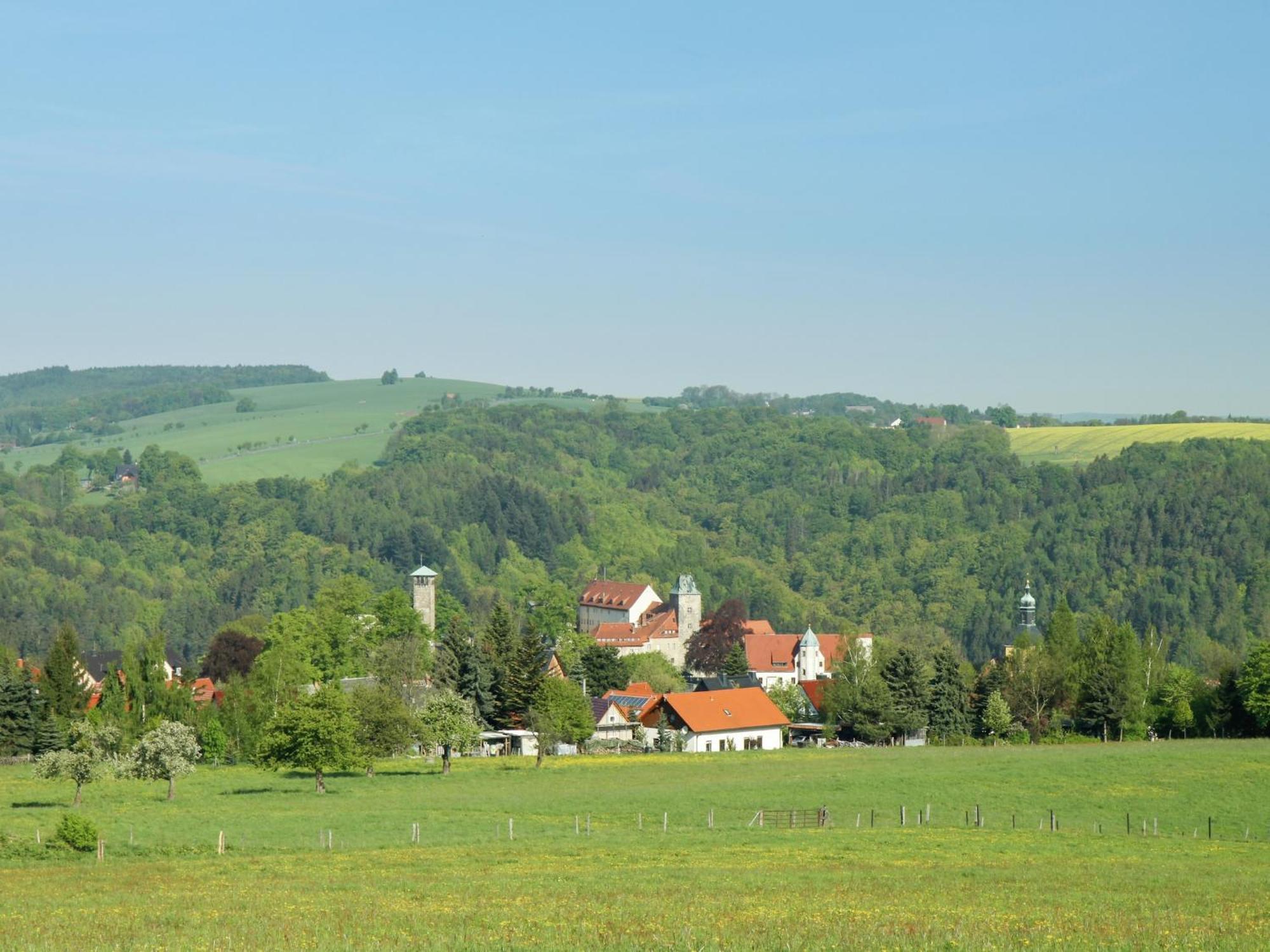 Charming Holiday Home In Hohnstein Ot Lohsdorf Exteriör bild